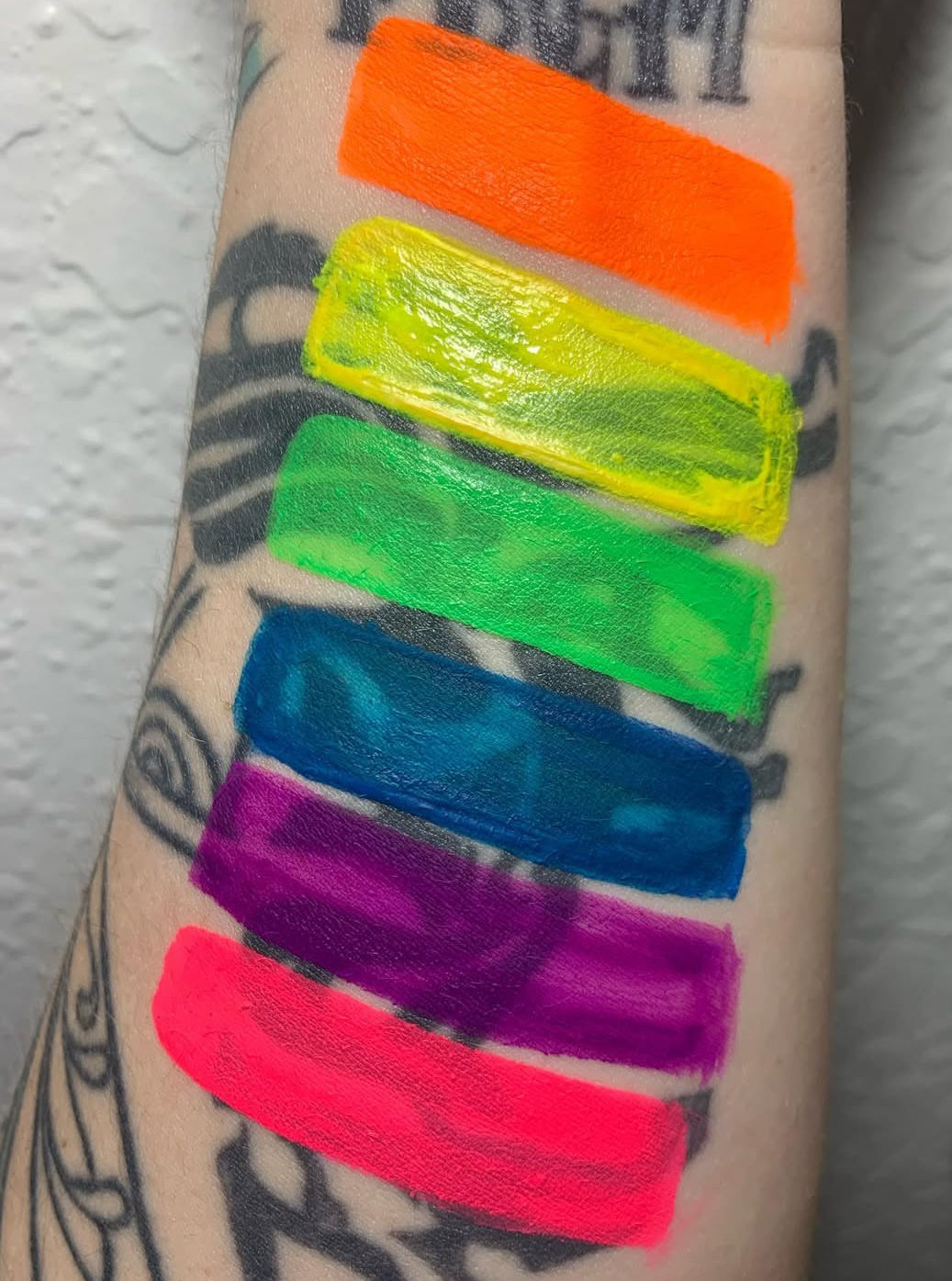 1 neon pigments stack of 12 colours uv glow in dark(mix water to use as liners)
